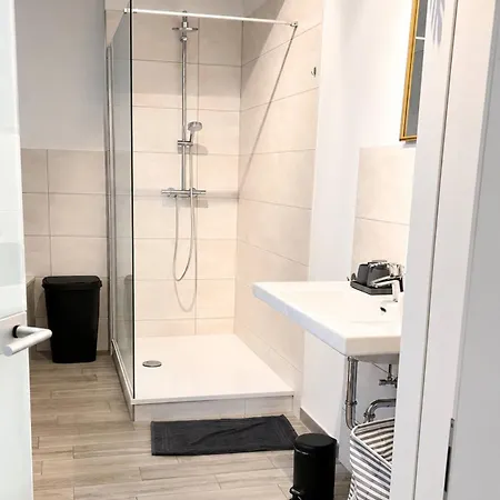 Appartement Spacious 125m In Center For 8 Guests Gera